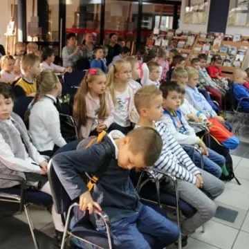 Spotkanie autorskie z Ewą Kaczmarczyk w bibliotece w Radomsku