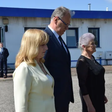 Kwiaty i zaduma w 86. rocznicę wybuchu wojny