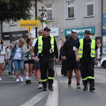 Podróż wiary. Pielgrzymi z Radomska w drodze na Jasną Górę