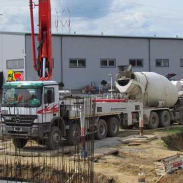 Przy ul. Portowej w Radomsku trwa budowa studni głębinowych