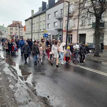 [WIDEO] Orszak Trzech Króli 2025 w Radomsku. „Kłaniajcie się królowie!”