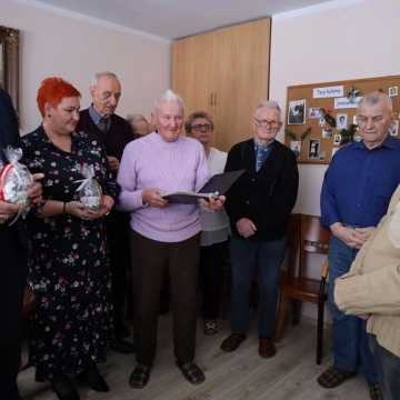 Seniorzy z DDPS w Radomsku usiedli przy wigilijnym stole