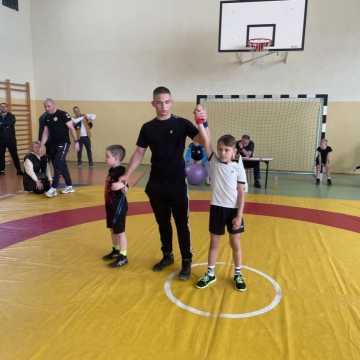 Najmłodsi zapaśnicy ZKS Radomsko wywalczyli medale w turnieju „Mocowanie na macie”