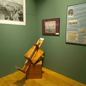 Otwarcie wystawy „Od lunety Galileusza do teleskopów kosmicznych” w muzeum w Radomsku