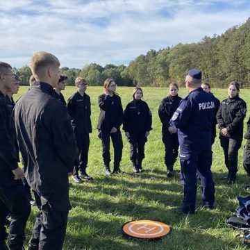 Manewry klas mundurowych ZSP 1 w Radomsku. Praktyczna lekcja poszukiwania zaginionych