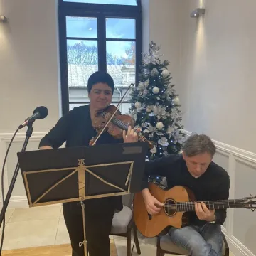 Sześć par uhonorowanych medalami za długoletnie pożycie małżeńskie