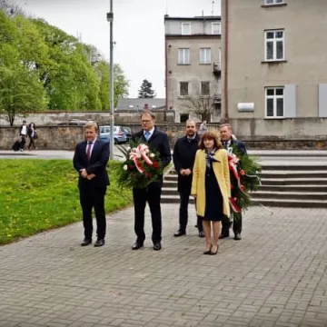 Kwiaty w 72. rocznicę zakończenia wojny 