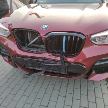 77-latek wymusił pierwszeństwo. Doszło do kolizji