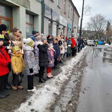 [WIDEO] Orszak Trzech Króli 2025 w Radomsku. „Kłaniajcie się królowie!”