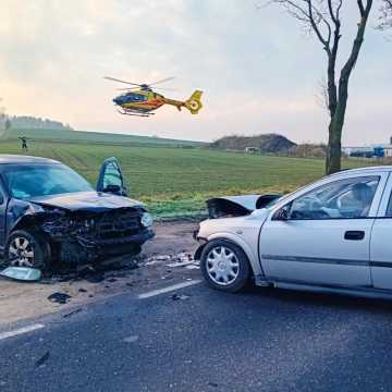 [WIDEO] Wypadek w miejscowości Zakrzew: dzieci w szpitalach, ranny 18-latek