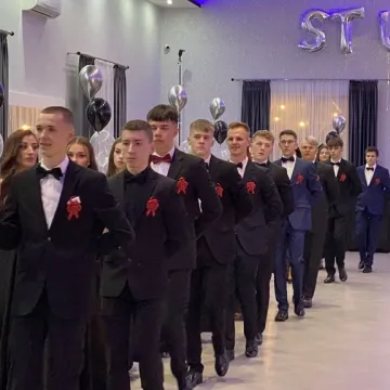 Szampańska zabawa studniówkowa ZSE w Radomsku