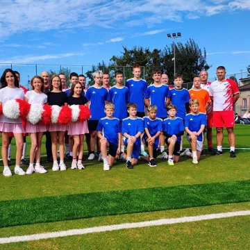 Policjanci w sportowej rywalizacji z uczniami PSP nr 9 w Radomsku