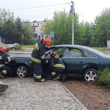 [AKTUALIZACJA] Kierowca audi wjechał w „wioślarza” przy MDK w Radomsku