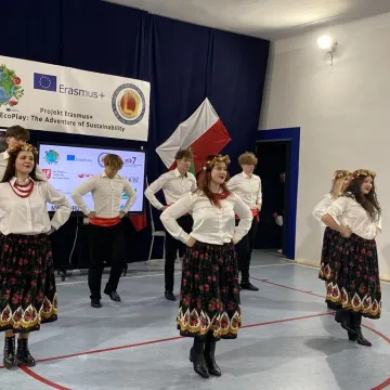 Certyfikaty wręczone, krakowiak zatańczony. Projekt Erasmus w 2 LO podsumowany