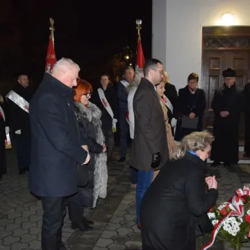 Modlitwa i złożenie kwiatów. Radomsko upamiętnia ofiary stanu wojennego