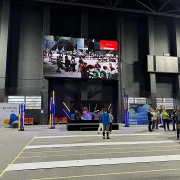 Szkoły z powiatu radomszczańskiego na Turnieju Ligi Robotów