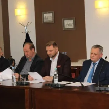 Bezrobocie w dół oraz spadek osób aktywnych zawodowo