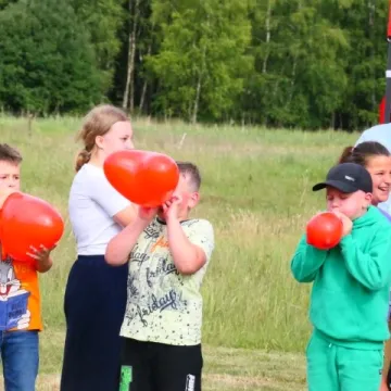 Strażacki piknik rodzinny w Dąbrówce zintegrował mieszkańców