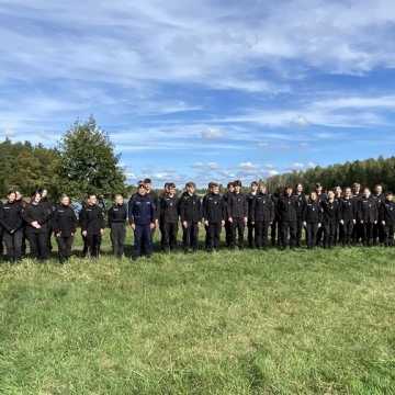 [WIDEO] Manewry klas mundurowych ZSP 1 w Radomsku. Praktyczna lekcja poszukiwania zaginionych