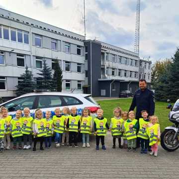 Dzieci z Publicznego Przedszkola numer 2 odwiedziły Komendę Powiatową Policji w Radomsku