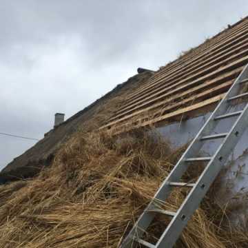 Ruszył remont dachu chaty tatarskiej