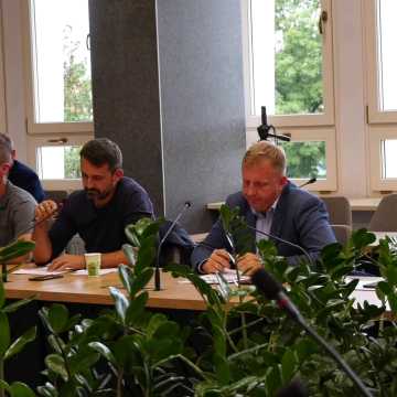 Spotkanie radnych miejskich z prof.  Grzegorzem Wielgosińskim z PŁ. Temat rozmowy: modernizacja zakładu ciepłowniczego