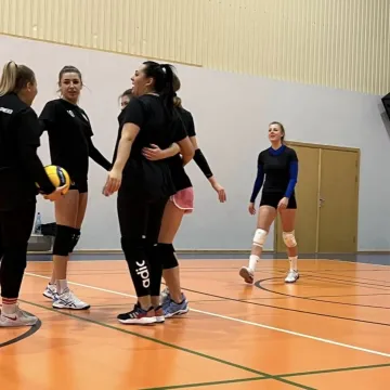 Inauguracyjne spotkania ligi siatkówki kobiet w Radomsku