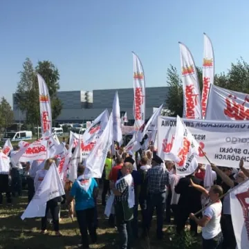 Pikieta przed siedzibą JYSK w obronie pracownika