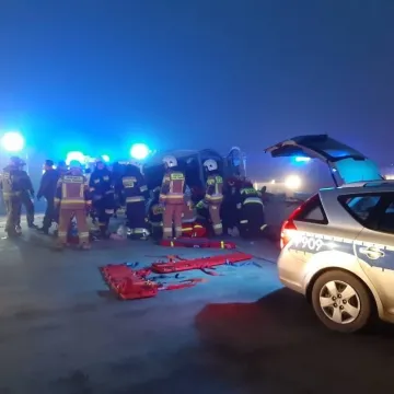 DK1: wypadek busa w okolicach Radomska. 5 osób rannych