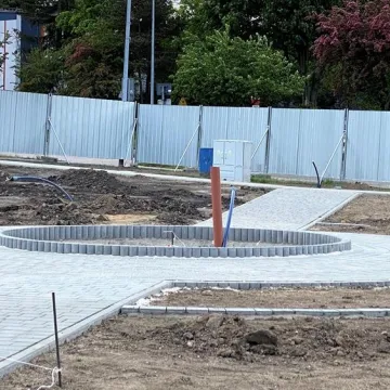 Zagospodarowanie skweru przy ul. Piastowskiej w Radomsku na ostatniej prostej