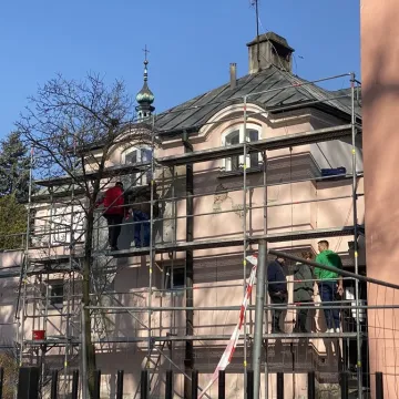 Trwa remont biblioteki w Radomsku. Zmienia się wnętrze i elewacja budynku