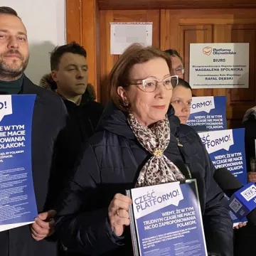 Poseł Anna Milczanowska mówi: „Cześć Platformo!”. I przekazuje ściągawkę