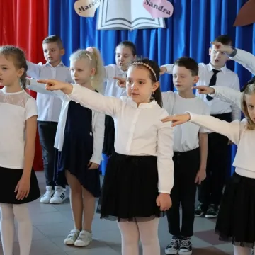 Pierwszoklasiści z PSP 10 w Radomsku złożyli ślubowanie