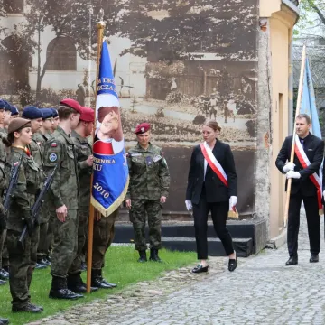W Radomsku oddano hołd bohaterom. Był apel i salwa honorowa
