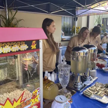 Kietlin świętował przy stole i na zjeżdżalni