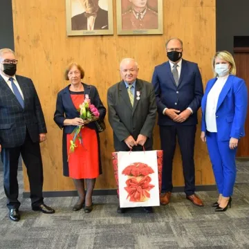 „Złoci” małżonkowie odznaczeni medalami