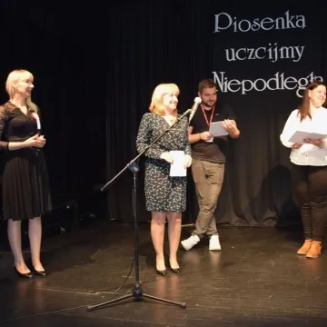 Piosenką uczcili Niepodległą