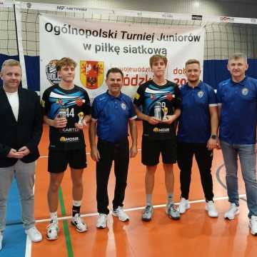 EKS Skra Bełchatów wygrywa siatkarską rywalizację juniorów w Radomsku