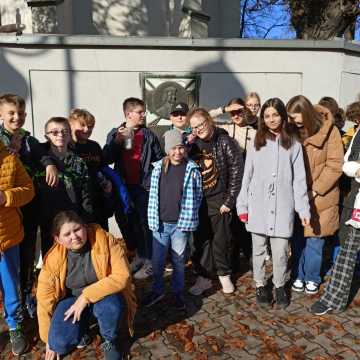 PSP 2 w Radomsku uczestniczyła w akcji „Szkoła Pamięta”