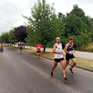Ponad setka biegaczy stanęła na starcie biegu ulicznego w Radomsku