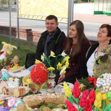 Wielkanocny kiermasz w Wielgomłynach