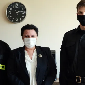 Blisko 50 tys. maseczek trafi do powiatowych szkół