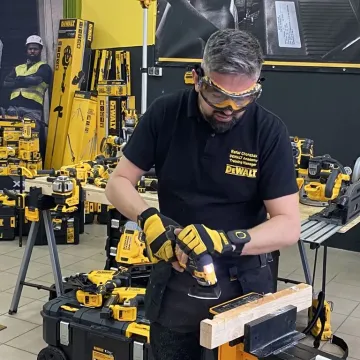Akademia DeWalt w „Mechaniku”. Prestiżowy program tylko dla 10 szkół w kraju