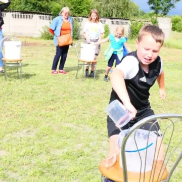 Strażacki piknik rodzinny w Dąbrówce zintegrował mieszkańców
