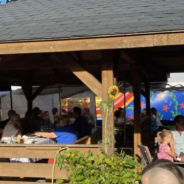 Kietlin świętował przy stole i na zjeżdżalni