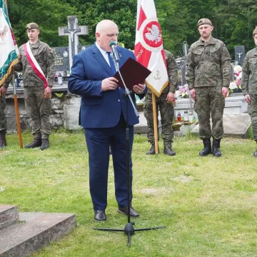 W Bąkowej Górze upamiętniono 77. rocznicę mordu żołnierzy KWP