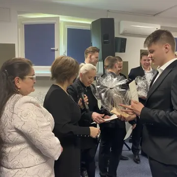 [WIDEO] To był ich dzień. Maturzyści z ZSDiOŚ oficjalnie zakończyli szkołę