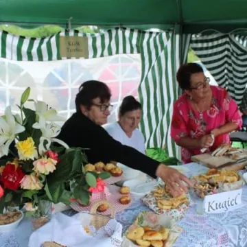 Niedośpielin z pucharem wójta