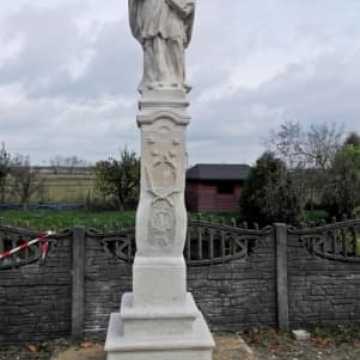 Rzeźba Nepomucena po renowacji