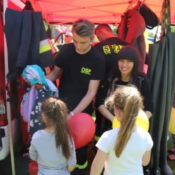 Barwny korowód z okazji Dnia Dziecka